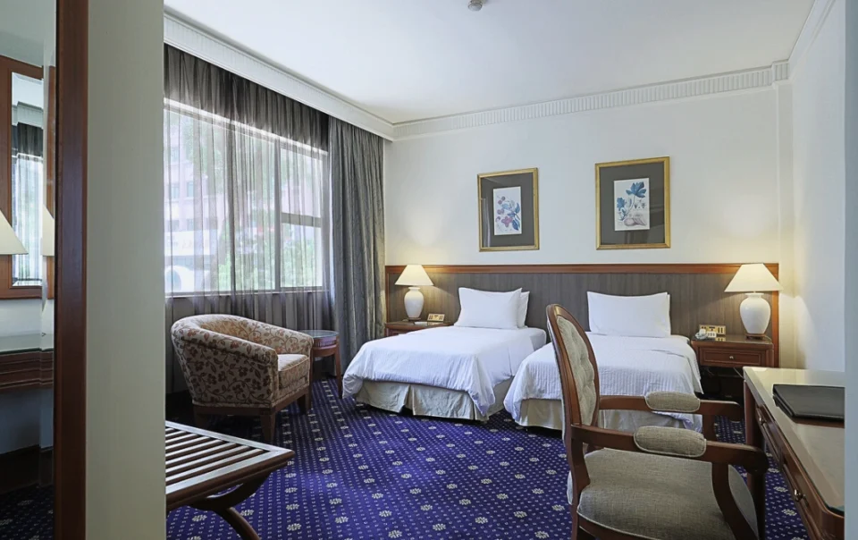 Deluxe Twin room at The Jesselton Hotel Kota Kinabalu