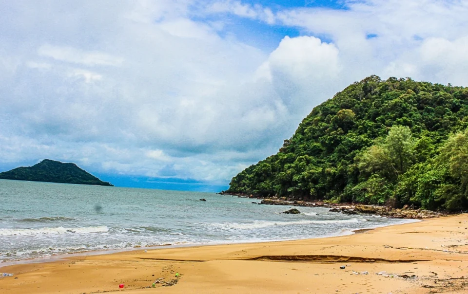 View of Sulug Island near Kota Kinabalu, showcasing clear waters and sandy beaches